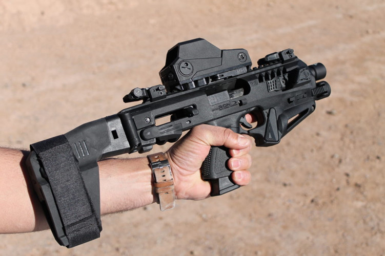 Ngạc nhiên phụ kiện biến súng ngắn thành tiểu liên cực kỳ lợi hại